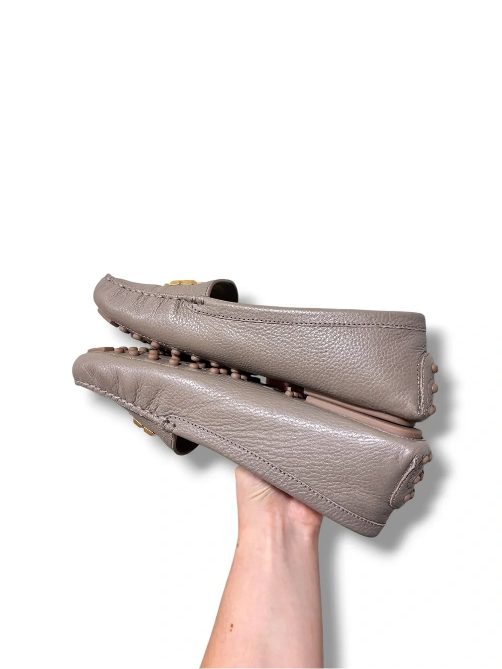 Tory Burch Everly Pebbled Leather Driving Loafers in French Grey Size 8